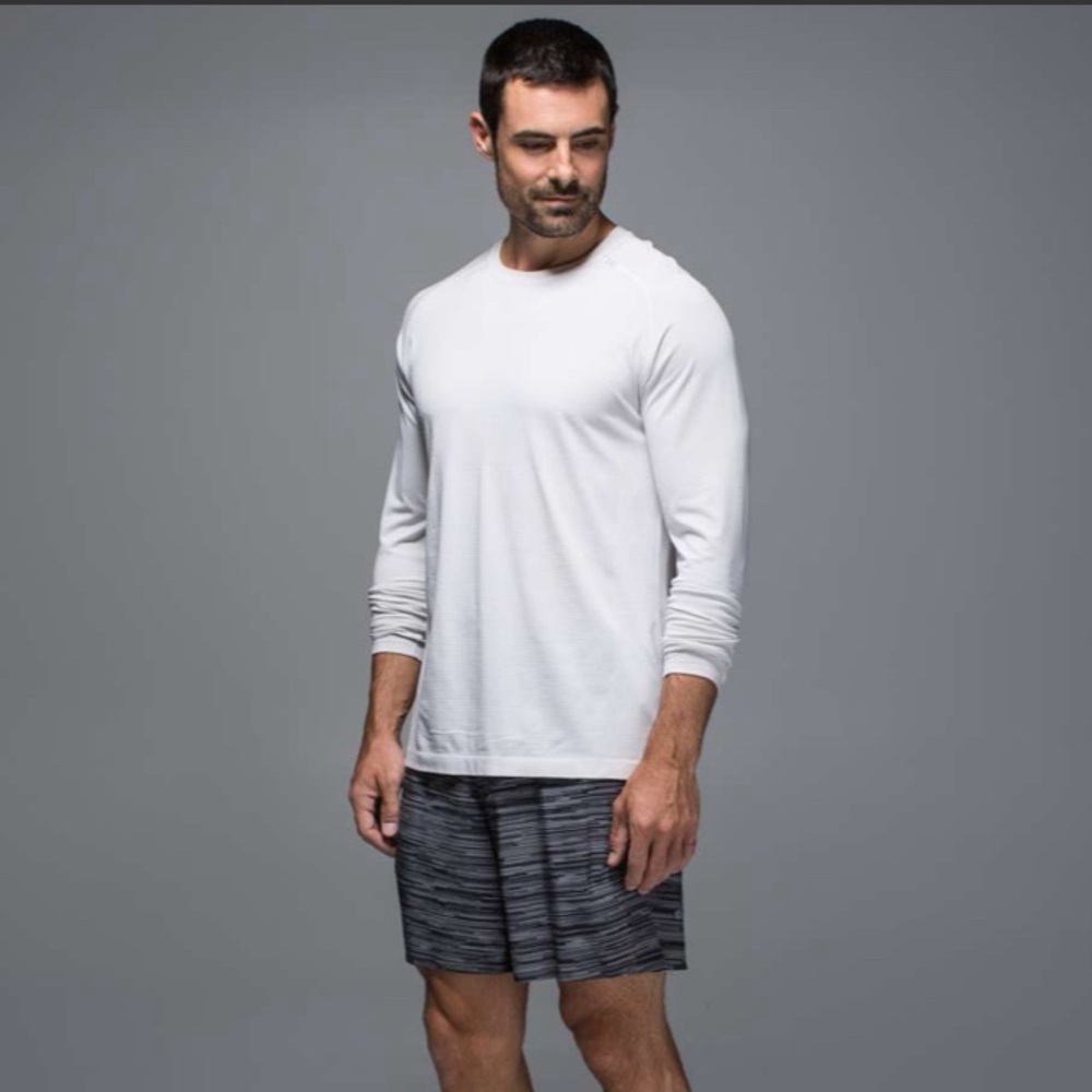 Lululemon Linerless Shorts 9 inch inseam Grey/Black